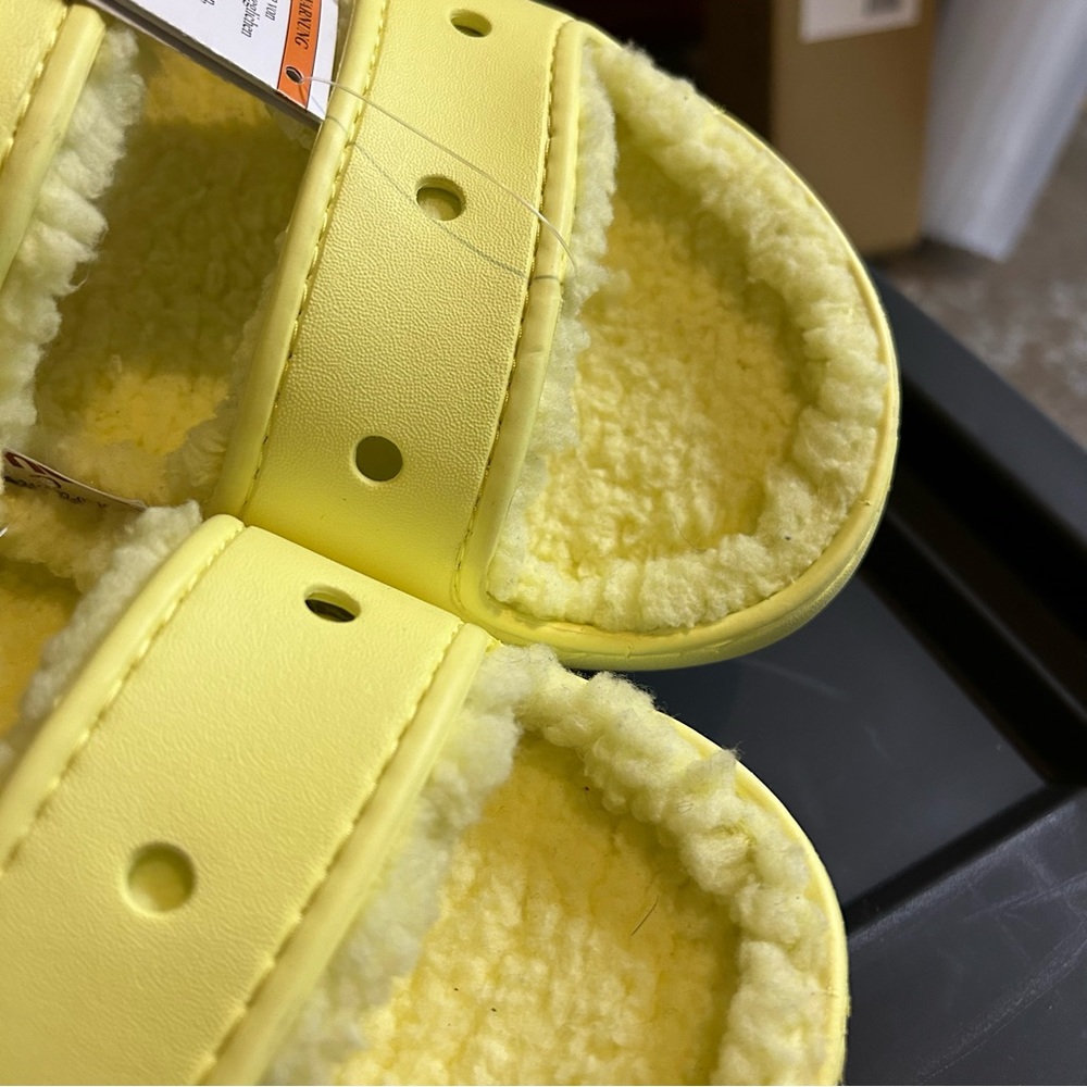 Crocs Mens Classic Fuzzy Cozzyz Sandals Lined NWT